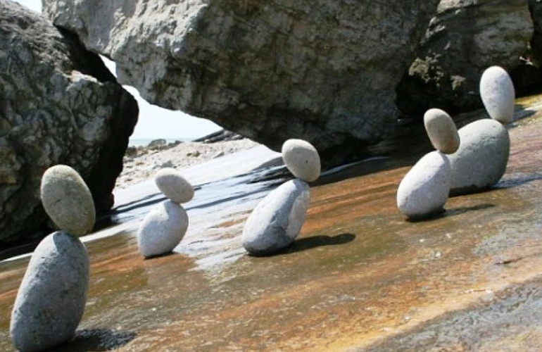 Tùy duyên, linh động mà thành tựu cả hai công hạnh lợi mình và lợi người chính là đang thực hành đúng theo lời Phật dạy.